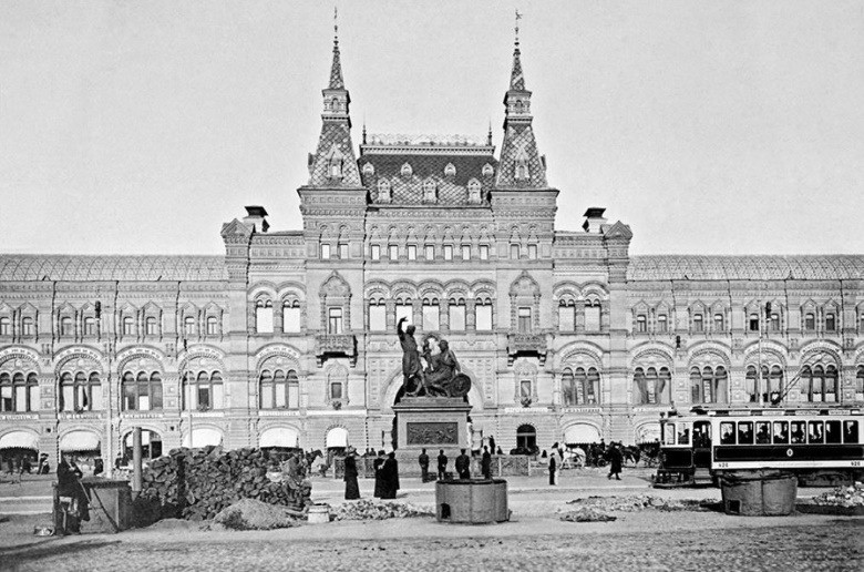 Памятник Минину и Пожарскому в старой Москве