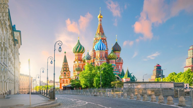 Экскурсии по достопримечательностям Москвы и Петербурга